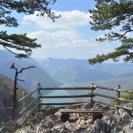 Apartman White Arrow