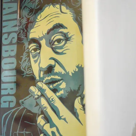 White Arrow Apartment