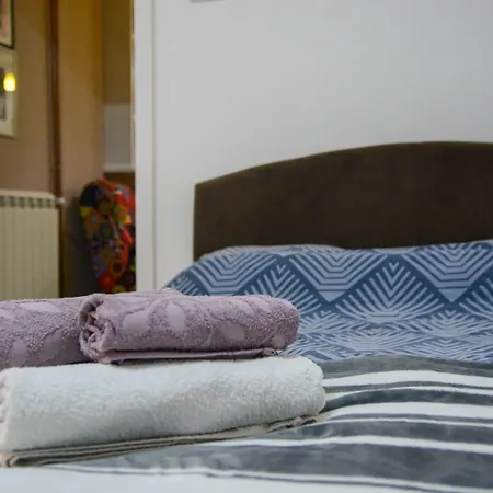 Apartment White Arrow *