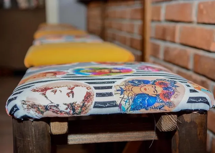 아파트 White Arrow