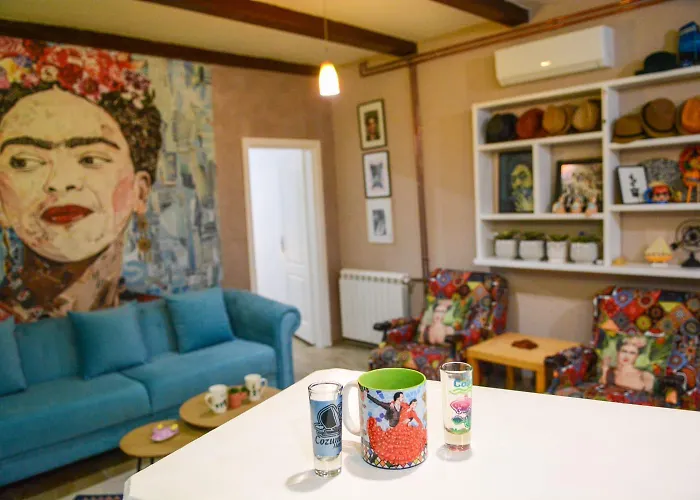 아파트 White Arrow